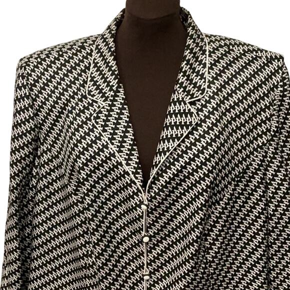 Adrianna Papell Woman Black Classic White Logo Monogram 100% Silk Blazer Size 24 - Picture 3 of 8